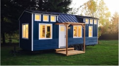Площади вокруг зданий